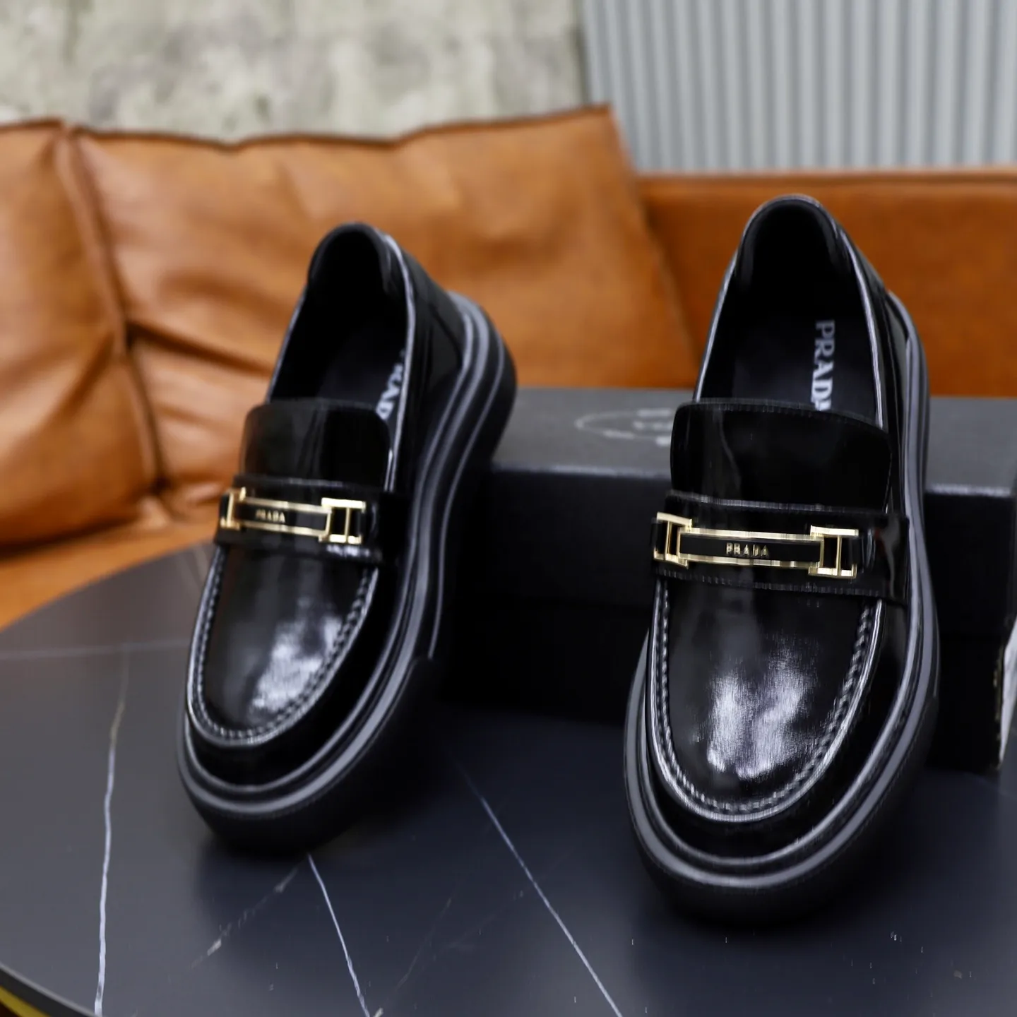 Ex-factory price: 500💰🙅‍♂️🙅‍♂️🙅‍♂️ Brand: PRADA Standard code: Men's code 38-44 (45 can be customized) Grade: Same style as the official website Original order quality Material: Original cowhide surface Comfortable lining Original outsole Style category: Men's fashionable casual leather shoes Distinguished big-name luxury elements Top luxury Color: Color of the actual picture